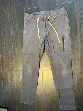 Vuori Men's Heathered Charcoal Sweatpants with Drawstring